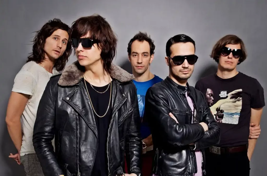 The Strokes retrasan su nuevo disco ‘Reality Awaits’, estrenan videoclip y anuncian concierto único en España — La Parada del Bus