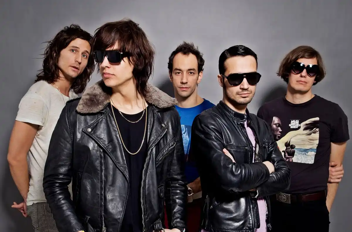 The Strokes retrasan su nuevo disco ‘Reality Awaits’, estrenan videoclip y anuncian concierto único en España